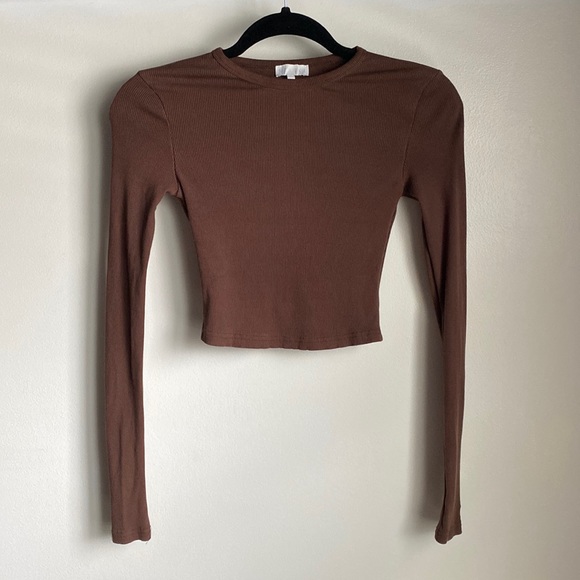 Meshki Caroline Long Sleeve Ribbed Fitted Cropped Top ( size XXS ) - Picture 2 of 5